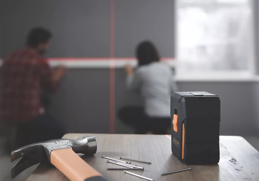 Magnusson IM0301 Red Self-Levelling Cross-Line Laser Level 5 Magnusson IM0301 Red Self-Levelling Cross-Line Laser Level - Image 3