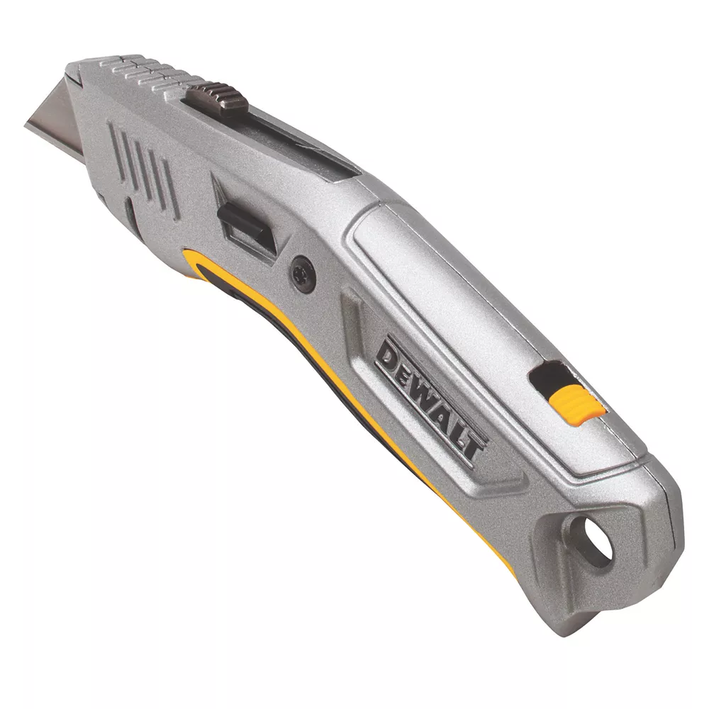 DeWalt Retractable Metal Utility Knife 4 DeWalt Retractable Metal Utility Knife - Image 2