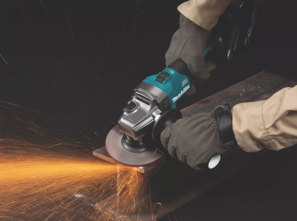 Makita GA005GZ 40V Li-Ion XGT 5" Brushless Cordless Angle Grinder - Bare 4 Makita GA005GZ 40V Li-Ion XGT 5" Brushless Cordless Angle Grinder - Bare - Image 2