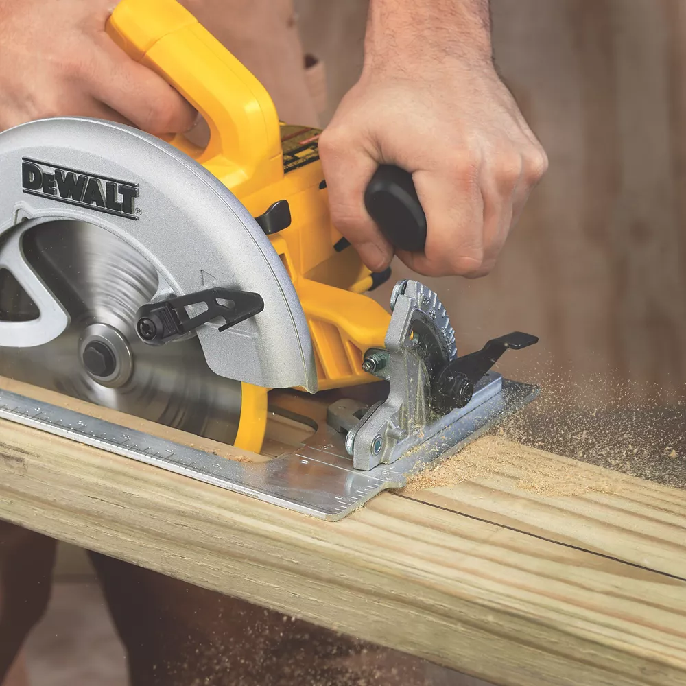 DeWalt DWE575K-GB 1000W 190mm Electric Corded Circular Saw 240V 5 DeWalt DWE575K-GB 1000W 190mm Electric Corded Circular Saw 240V - Image 3