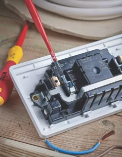 Wiha SoftFinish Mixed VDE Slimfix Screwdriver Set 6 Pcs -Premium Tools 8820G A2