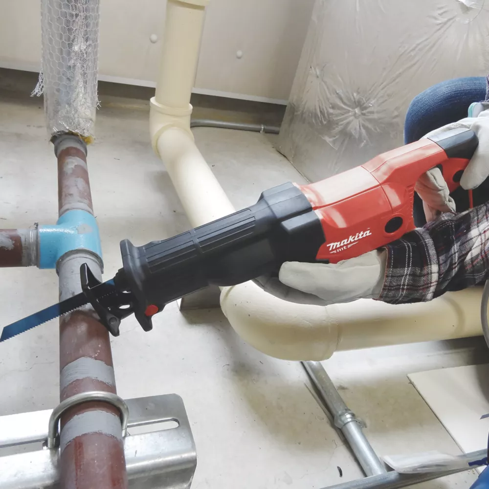 Makita M4501 1010W Electric Reciprocating Saw 240V 4 Makita M4501 1010W Electric Reciprocating Saw 240V - Image 2